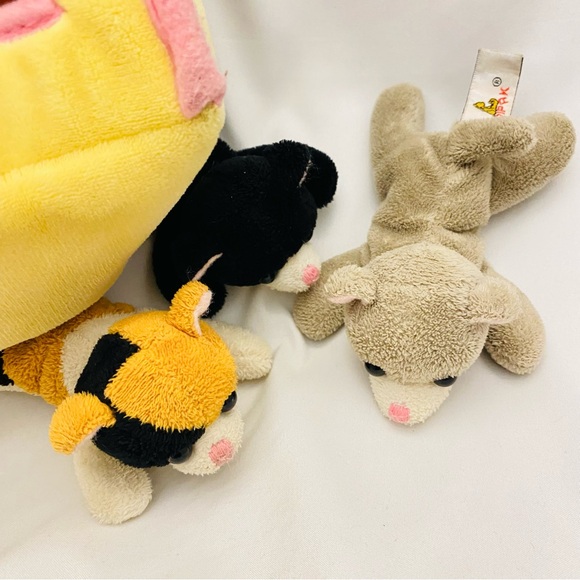 Unipak Plush Cat House 3 Finger Puppet Cats in Play Kitten House Carrying Case - Picture 13 of 14